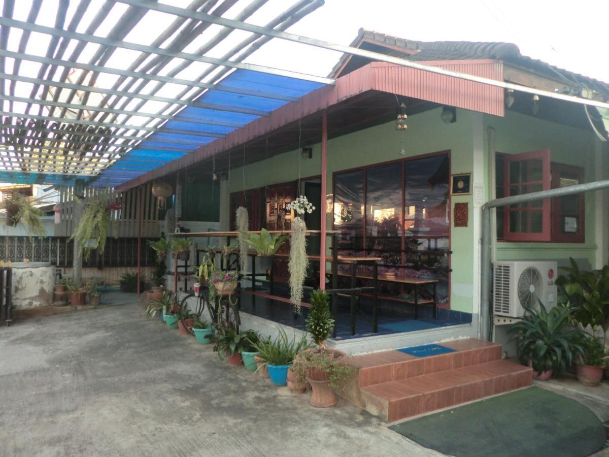 A Pousada Sakura House Chiang Mai Exterior foto