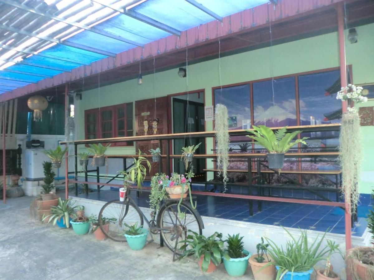 A Pousada Sakura House Chiang Mai Exterior foto
