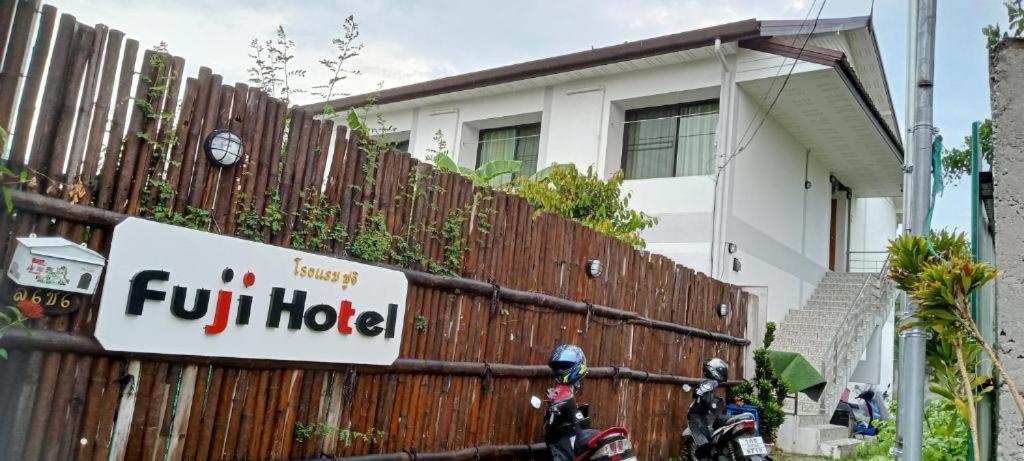 A Pousada Sakura House Chiang Mai Exterior foto