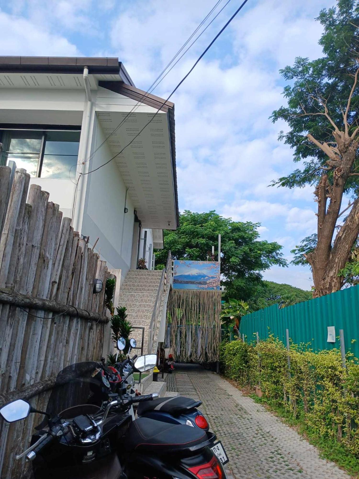 A Pousada Sakura House Chiang Mai Exterior foto