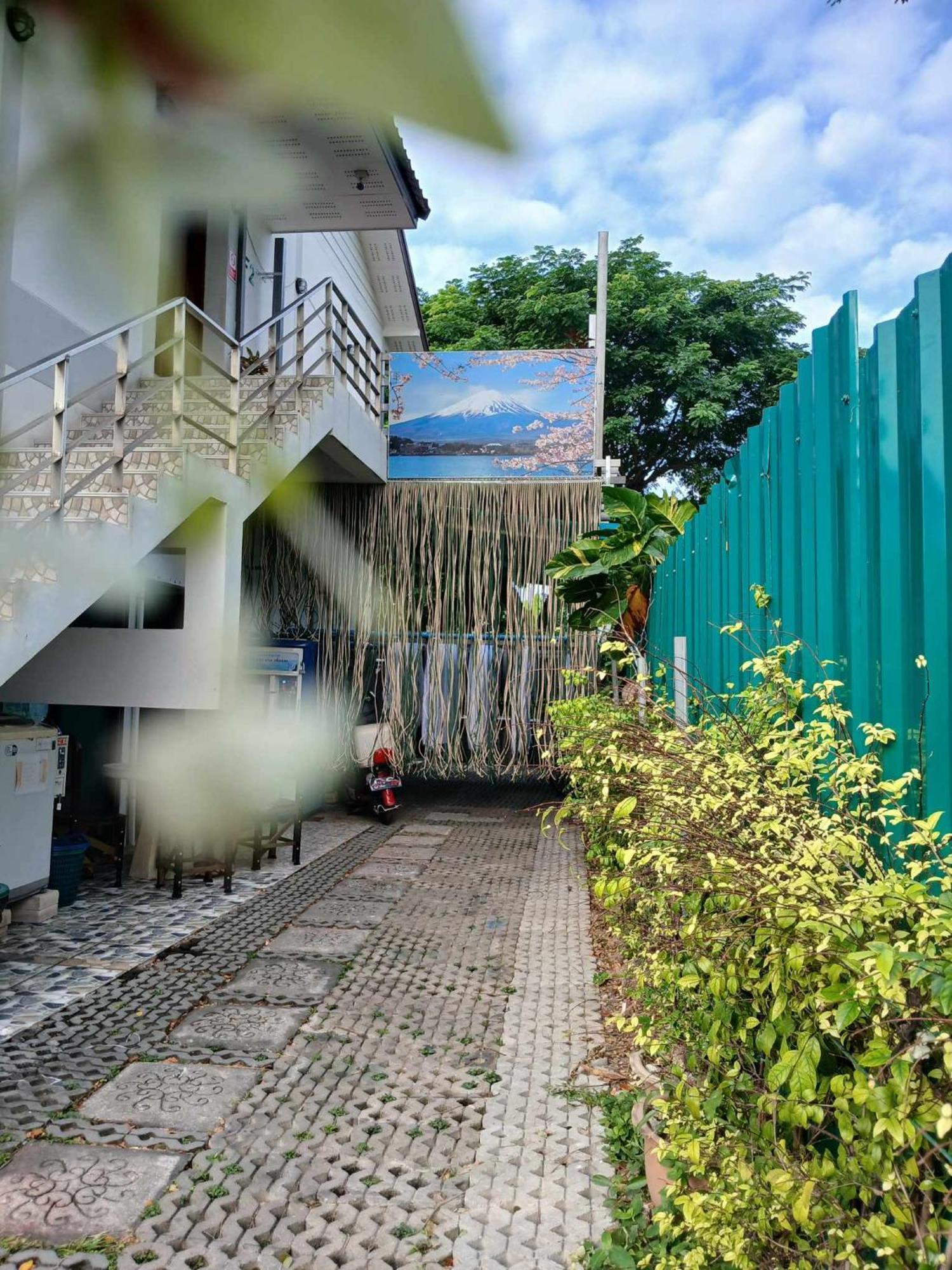 A Pousada Sakura House Chiang Mai Exterior foto