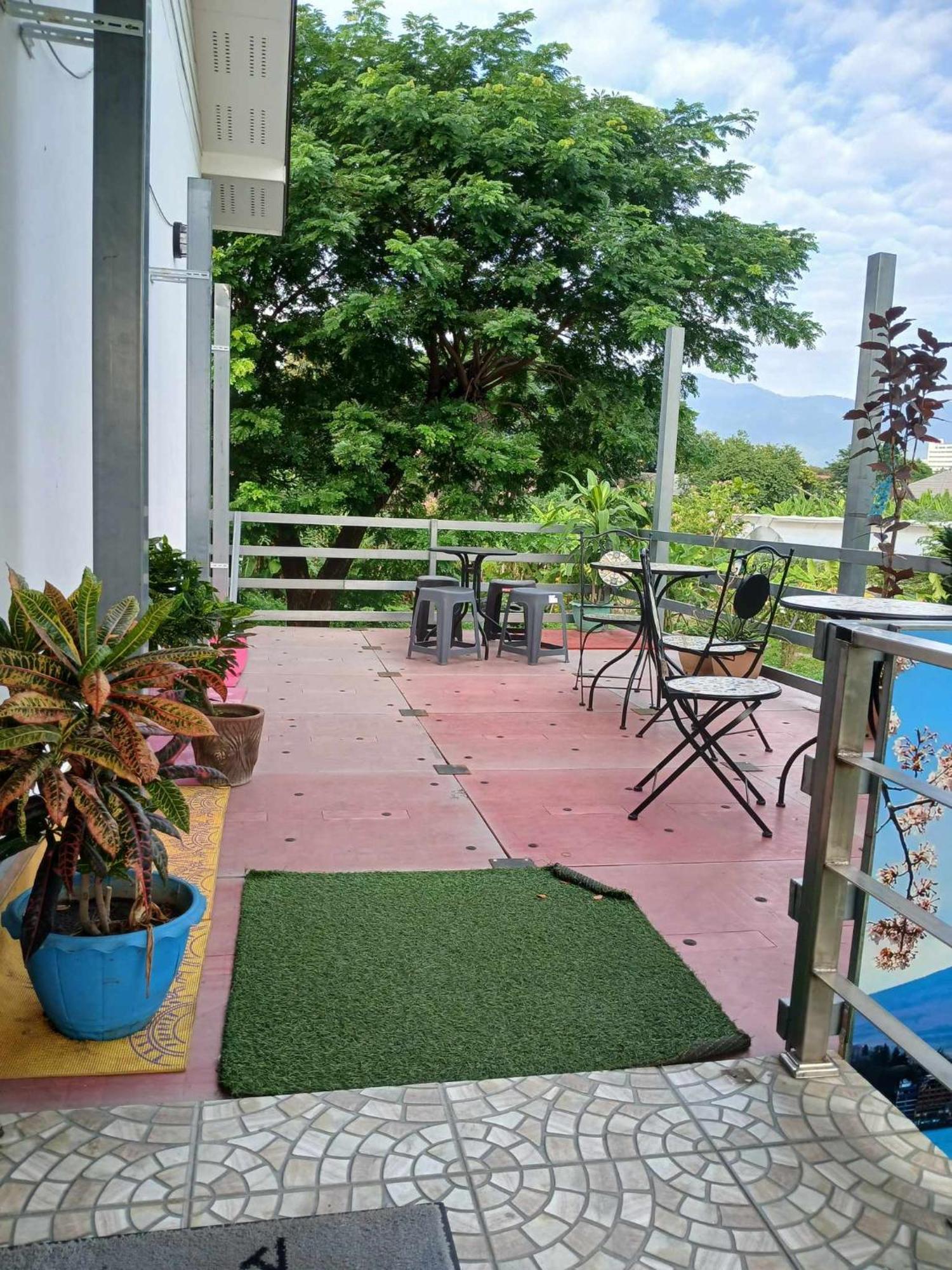 A Pousada Sakura House Chiang Mai Exterior foto