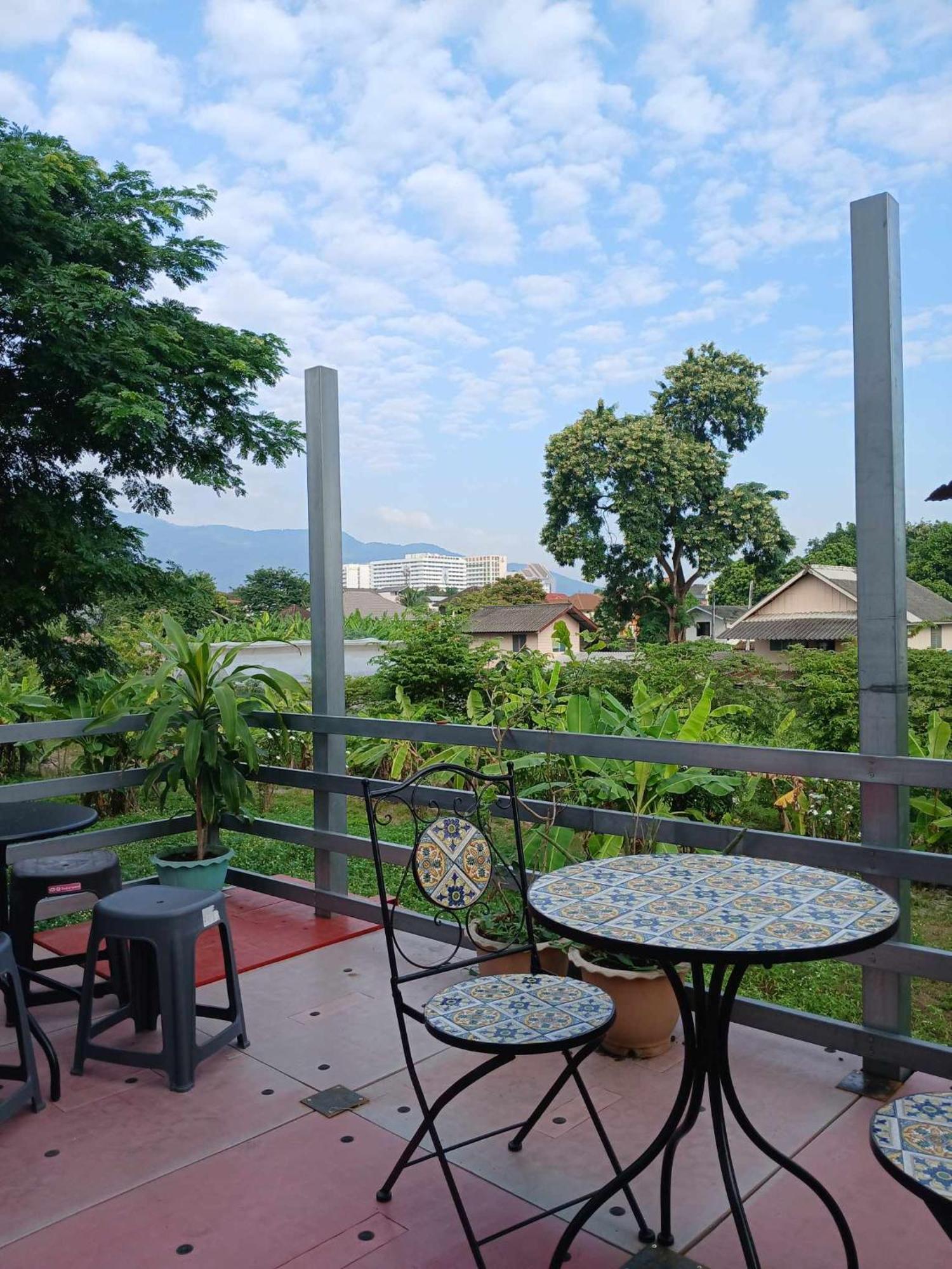 A Pousada Sakura House Chiang Mai Exterior foto